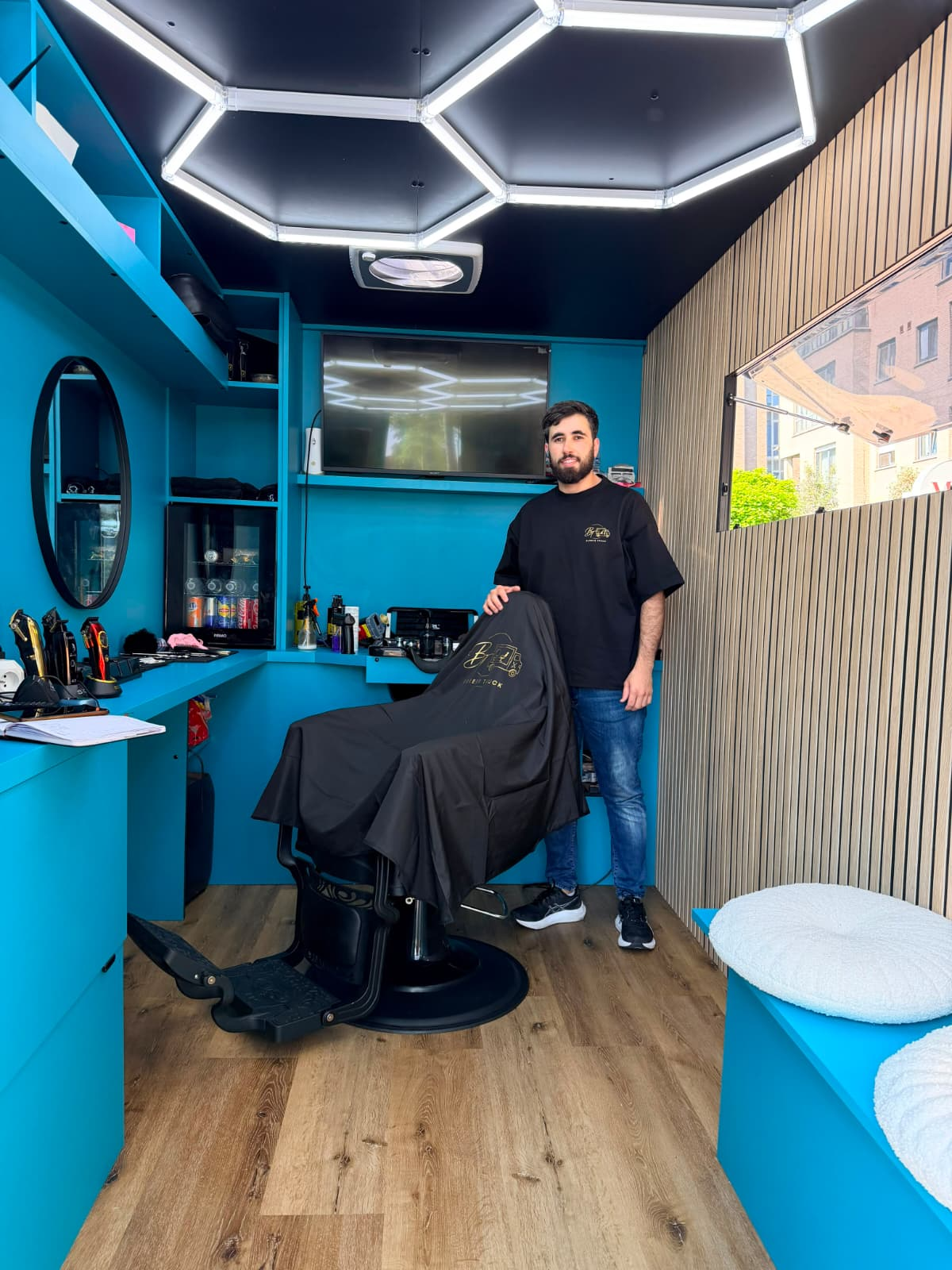 Interieur van de BarberTruck